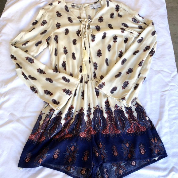 Kendall & Kylie Long Sleeve Romper - Picture 3 of 4